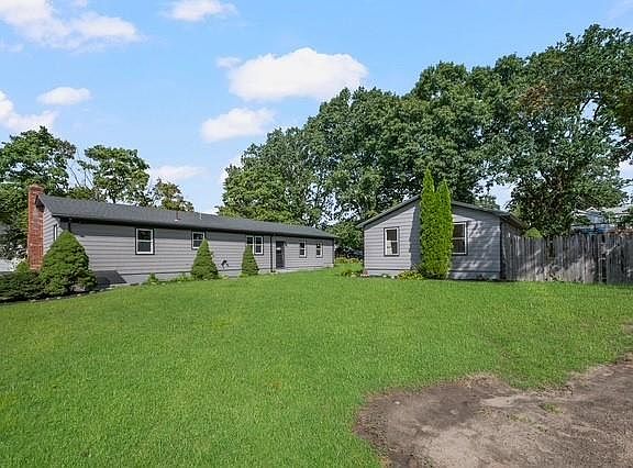 4th image of 282 East St