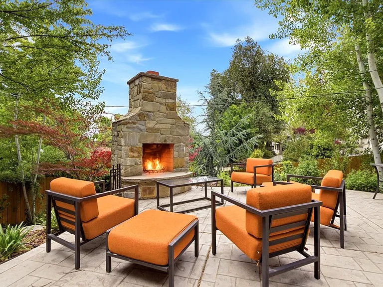 1418 E Federal Way — Photo 3
