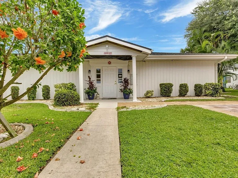 4159 Tamiami Trl #M — Photo 11