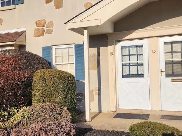 15 Derry Dr, North Wales, PA 19454