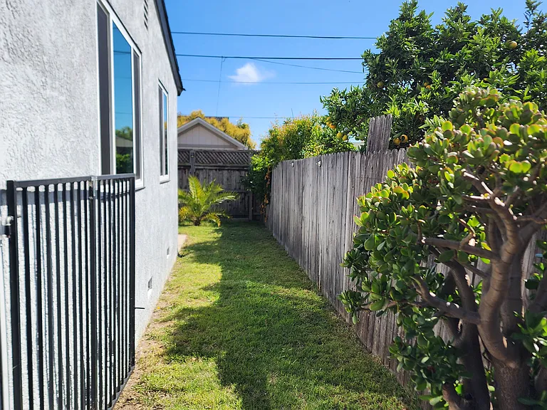 116 E Lewis St #B — Photo 33