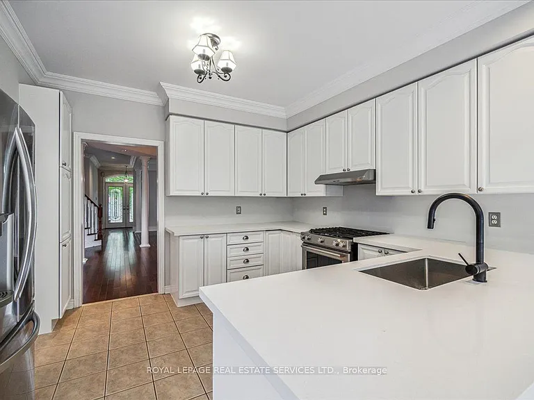 54 Stonebrook Cres — Photo 14