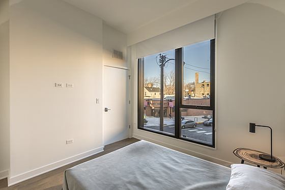 4th image of 3462 N Lincoln Ave #203