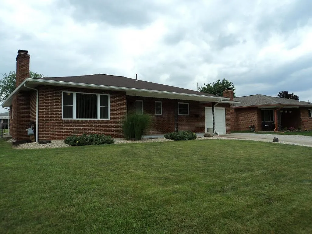 1359 Bronwyn Ave photo 1