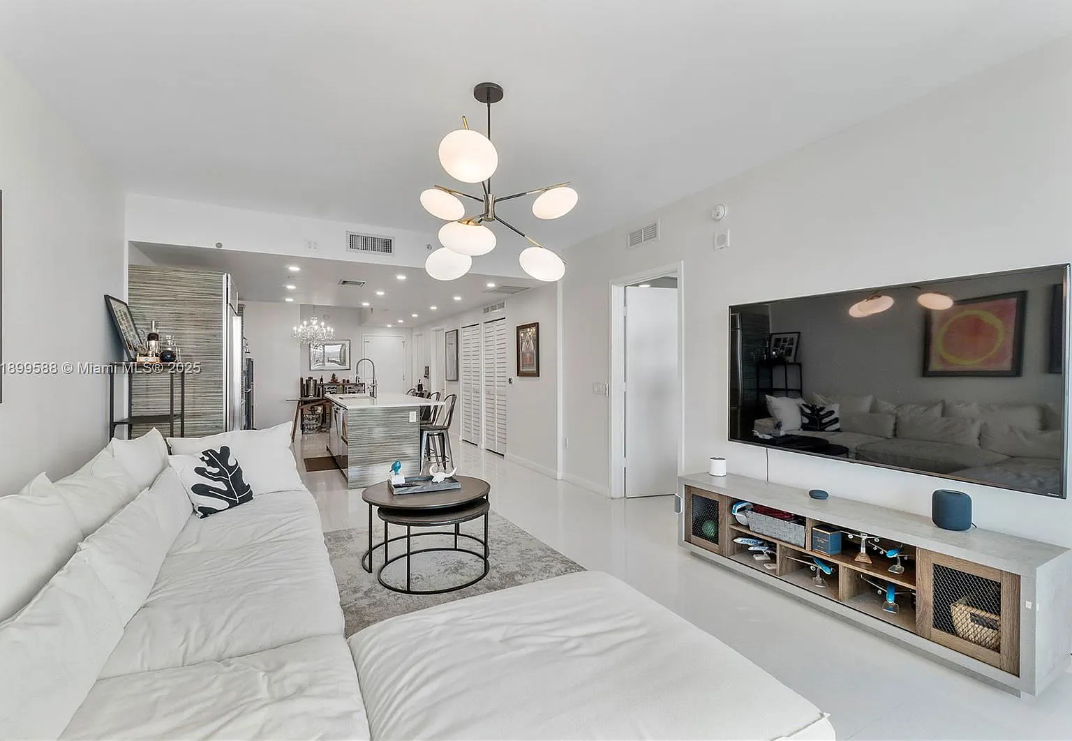 2 bed, 2.0 bath, 1107 sqft, $4,800 — Photo 3