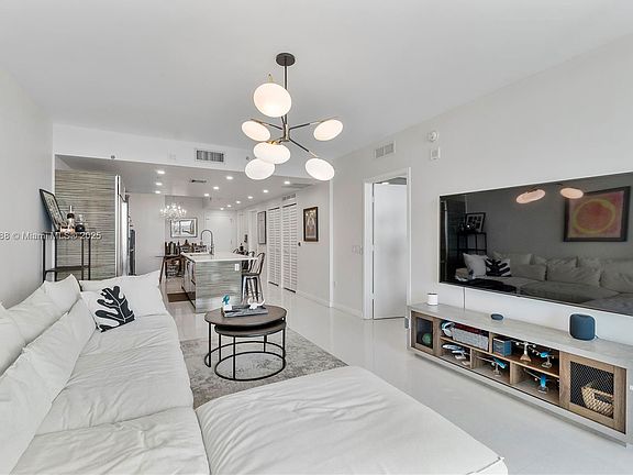 3rd image of 460 NE 28th St APT 2103