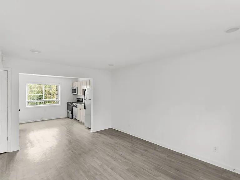 Linridge Apartments — Photo 12