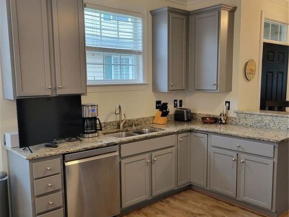 4th image of 416 Fieldstone Glen Way
