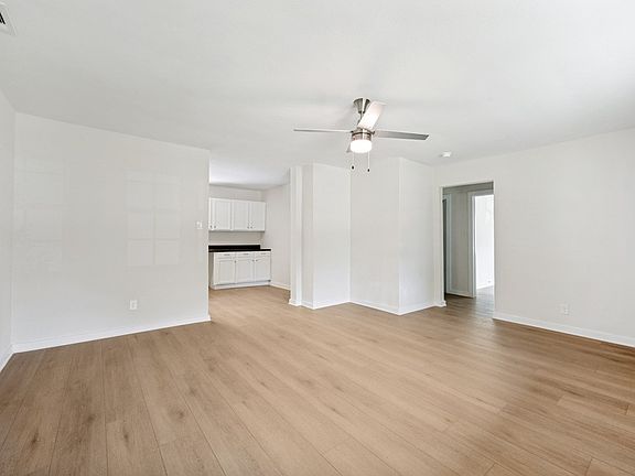 4th image of 4401 Forbes St