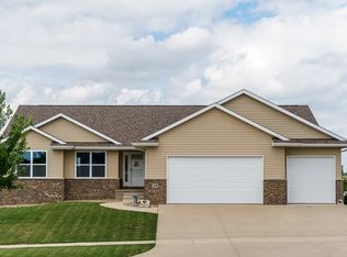 3102 Carlisle Cir, Marion, IA 52302