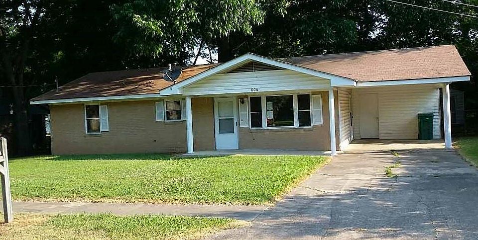 1st image of 806 W 3rd Pl