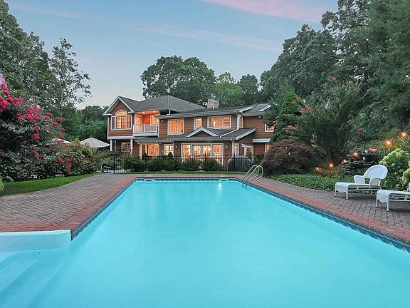 4th image of 5 Whistler Hill Ln