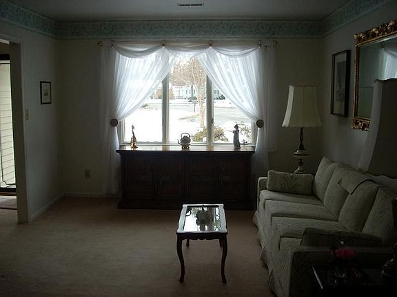 3rd image of 6 Patriot Cir