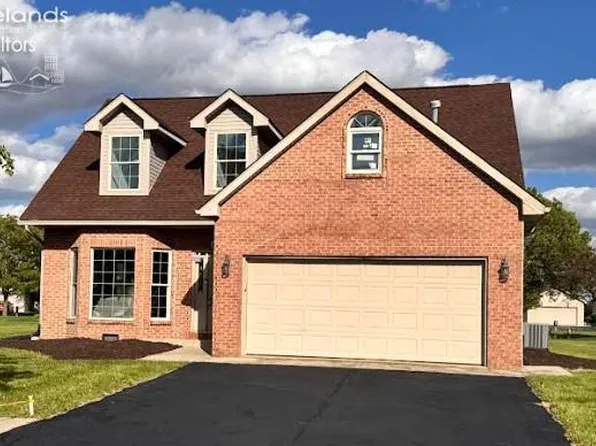 1302-1302 Wedgewood Dr, Fostoria, OH 44830