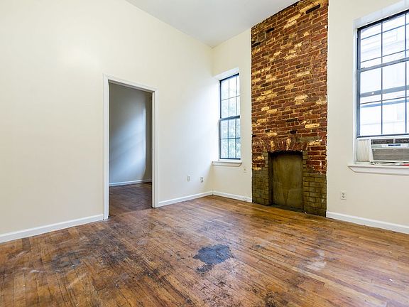 4th image of 153 Boerum St APT 5