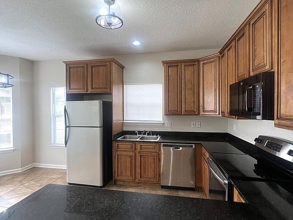 4th image of 11601 Oaklane Dr