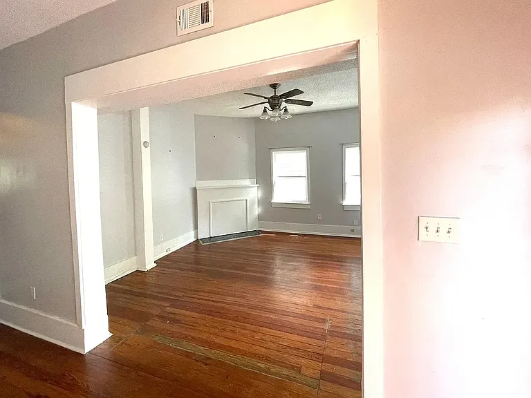 2206 Barnard St — Photo 5
