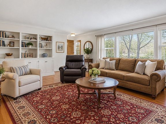 4th image of 13 Booker Ln