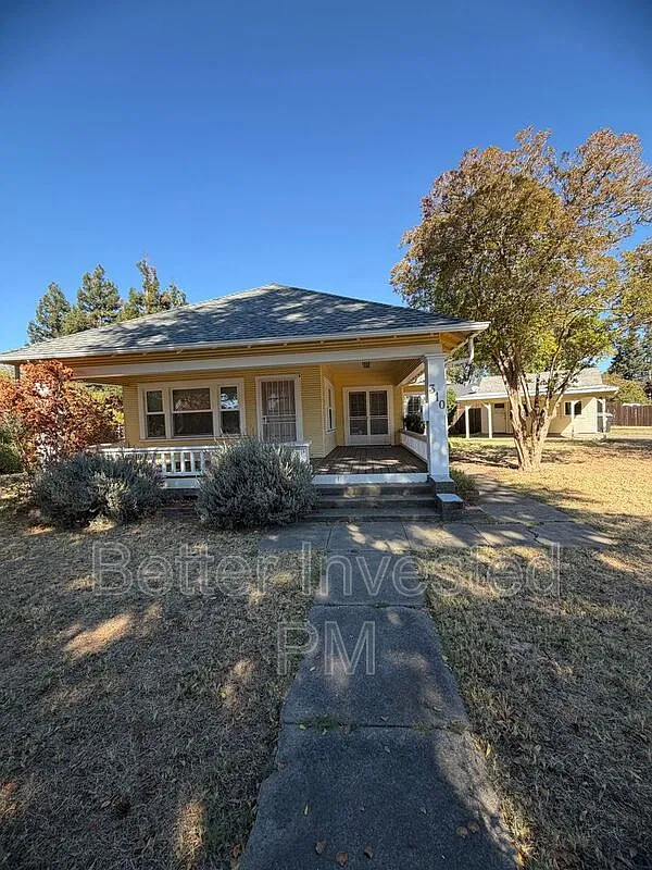 3 bed, 2.0 bath, 1800 sqft, $2,800 — Photo 1