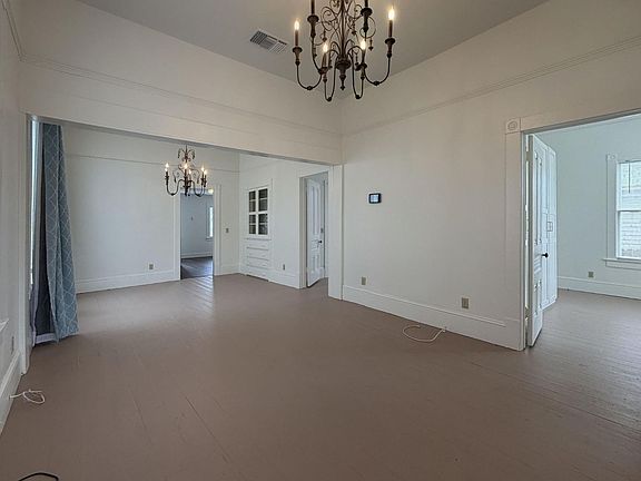 4th image of 256 Nordina St