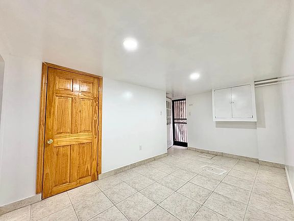 4th image of 4309 Skillman Ave #1