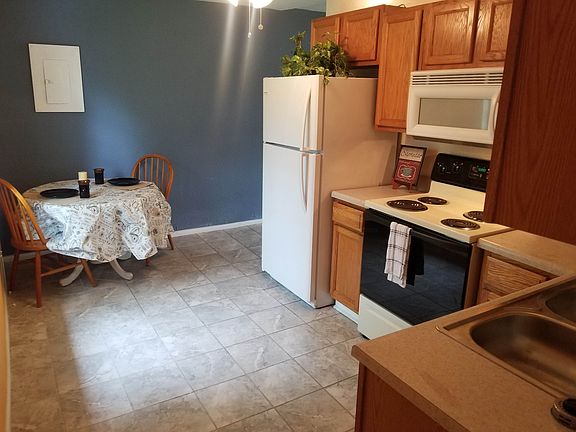 2nd image of 851 Twin Oaks Dr