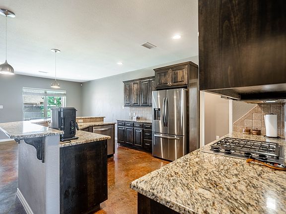 5th image of 6012 Medina Dr