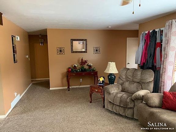 3rd image of 861 Pearl Ave