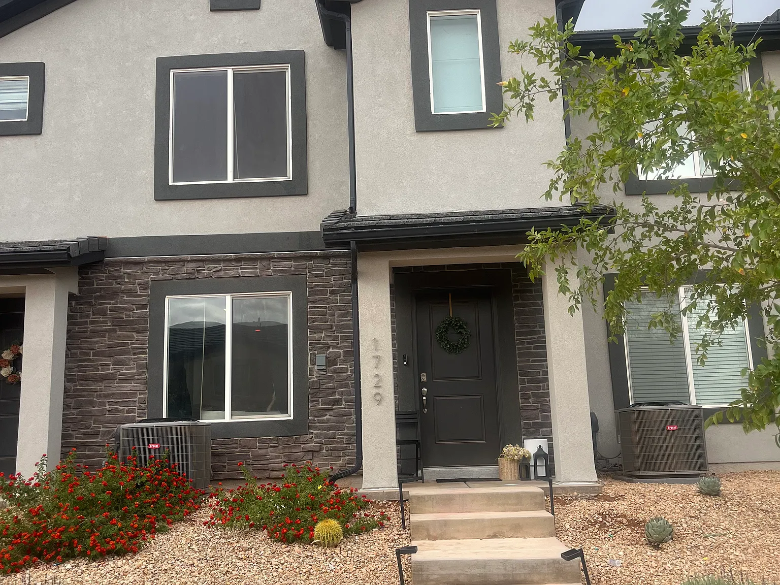 3 bed, 1317 sqft, $1,900 — Photo 1