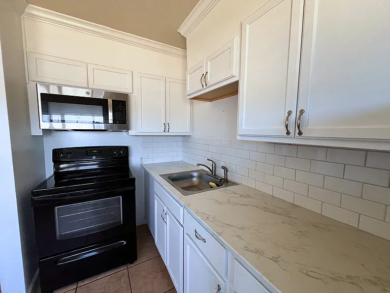 935 Sheridan St #C — Photo 6