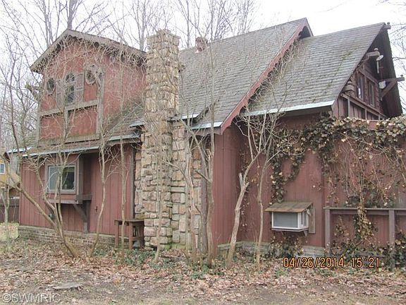 2nd image of 4664 N Grove Dr