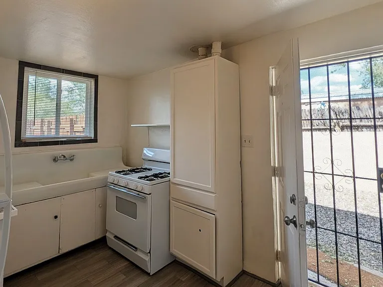 1853 Mann St #4 — Photo 3