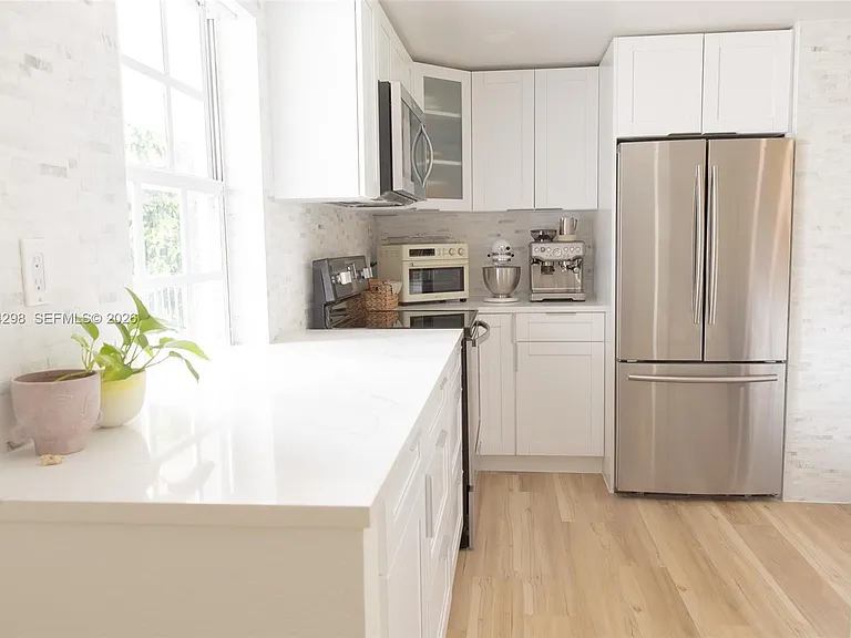 3250 N Palm Aire Dr #202 — Photo 3