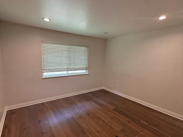 1348 Hollydale Dr — Photo 16