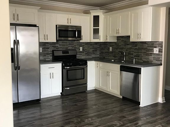 3rd image of 318 N Kenmore Ave
