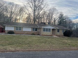 596 Wildwood Dr, North Wilkesboro, NC 28659