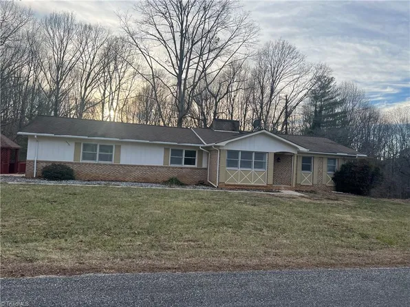 596 Wildwood Dr, North Wilkesboro, NC 28659