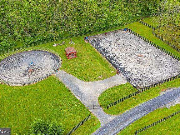 3rd image of 5000 John Mosby Hwy
