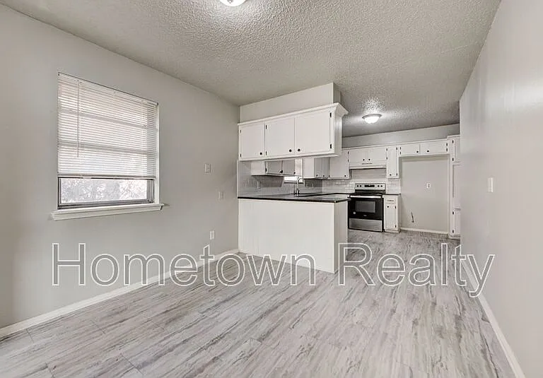 605 W Clarke St — Photo 21