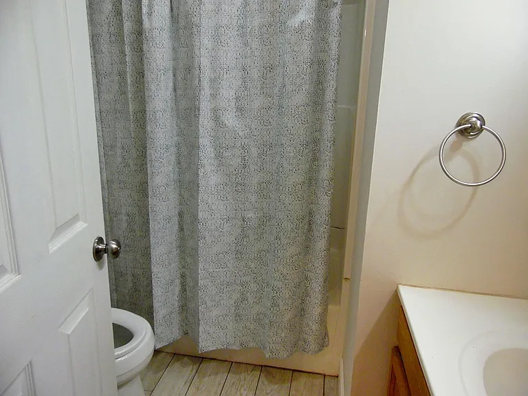 1110 Randle St — Photo 8