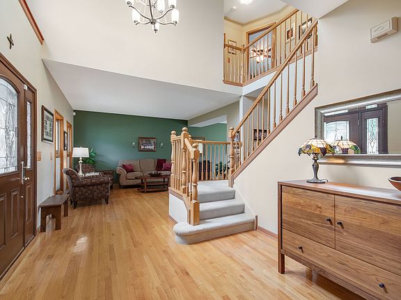 4th image of 752 Easton Ln