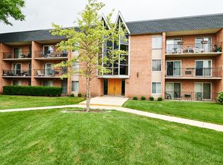 1104 N Mill St APT 310, Naperville, IL 60563