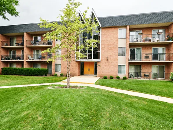 1104 N Mill St APT 310, Naperville, IL 60563