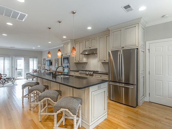 2nd image of 1292 Heritage Landing Dr