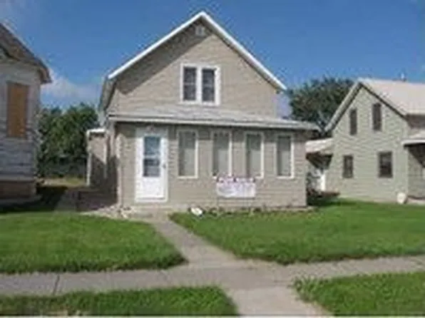 202 NW 1st St, Linton, ND 58552