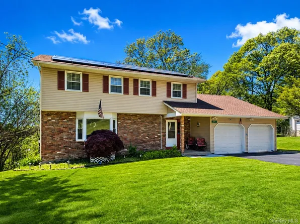 29 Hillview Drive, Poughkeepsie, NY 12603