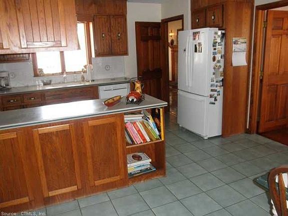 4th image of 14 Hermitage Dr