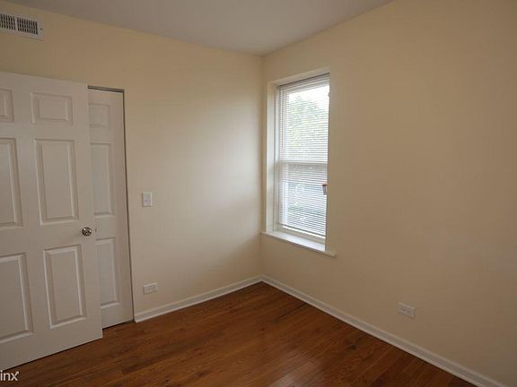 2nd image of 6209 N Ravenswood Ave #3
