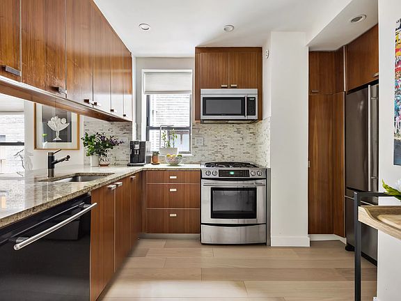 4th image of 120 W 58th St APT 9D
