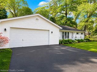 3137 Dean Rd, Lambertville, MI 48144
